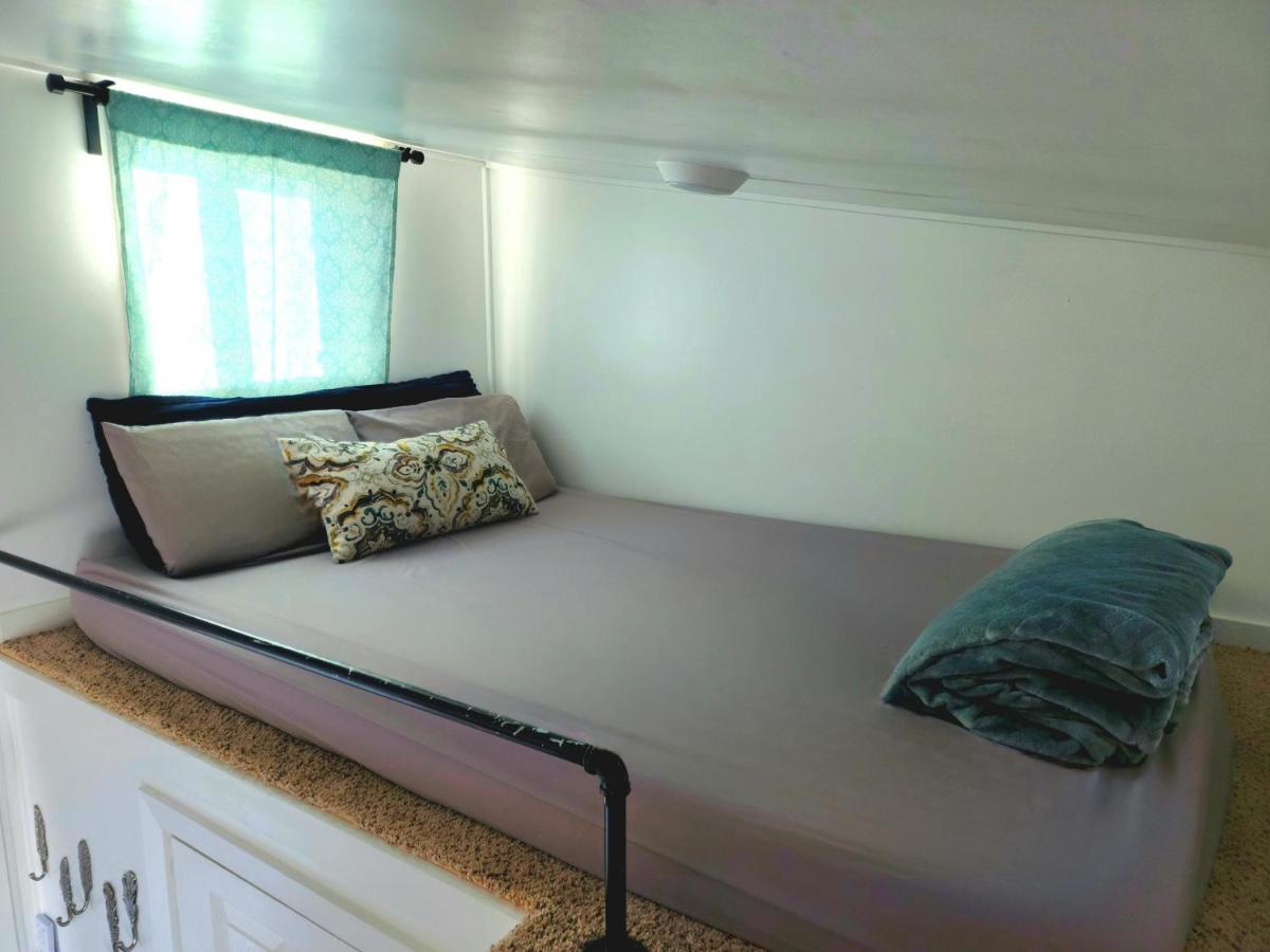 Tiny Home Hot Tub Colorado City Exterior photo