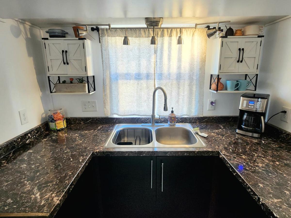 Tiny Home Hot Tub Colorado City Exterior photo